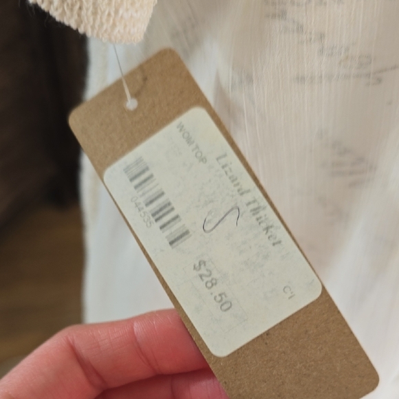 Chic Cream Short Sleeve Women's Top - Picture 5 of 6